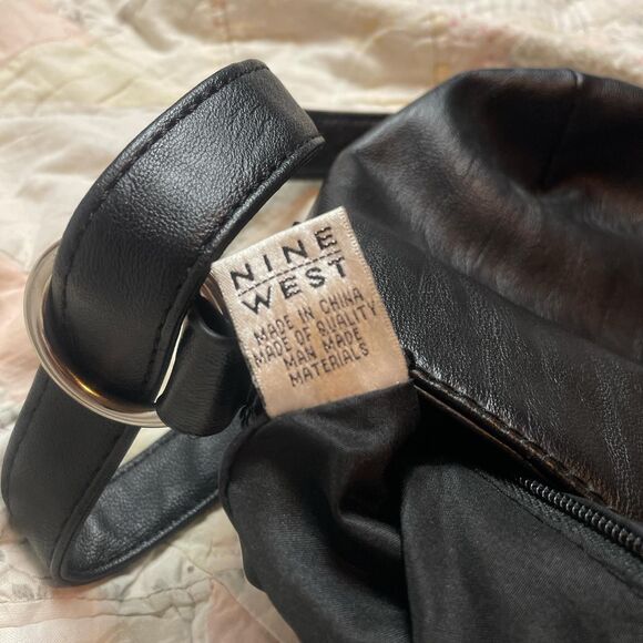 vintage nine west black perforated leather shoulder bag. - Picture 5 of 8